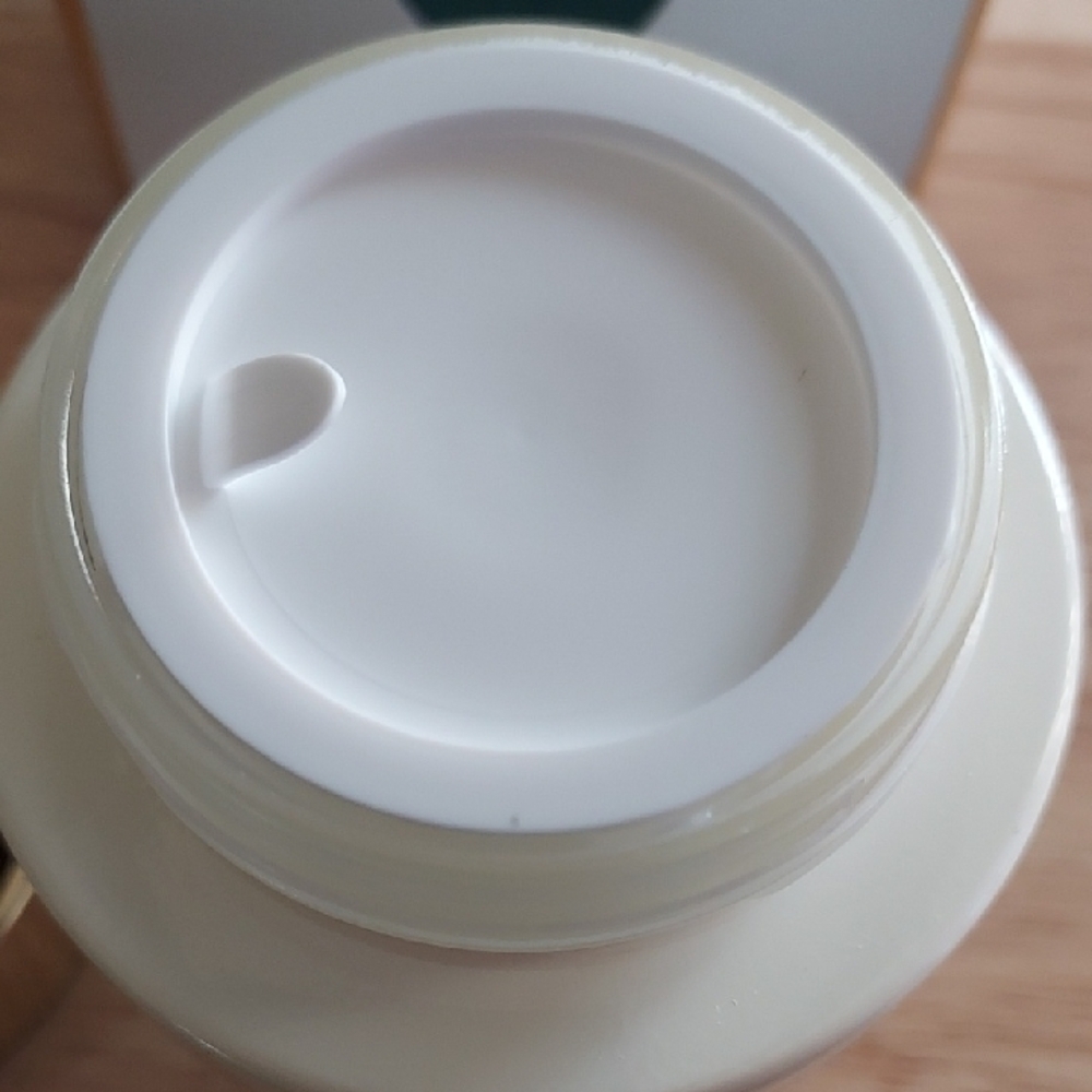 Cream Moisturizer with Oat Yogurt for Skincare - Picture 5 of 5